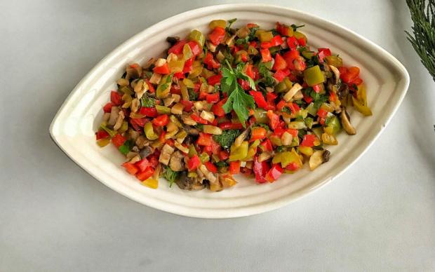 mantarli-biberli-salata