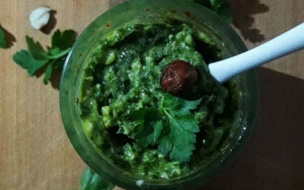 maydanozlu-pesto-sos-yeni