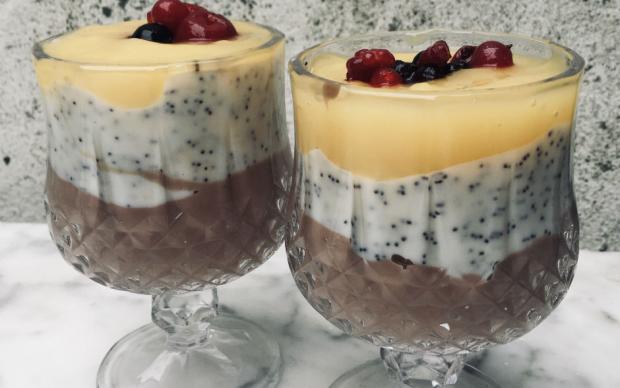 Üç Renkli ve Haşhaşlı Muhallebi Tarifi