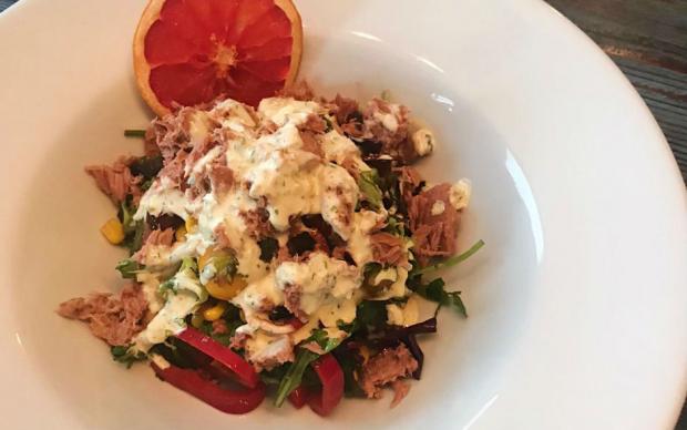 vinigret-soslu-ton-balikli-salata-tarifi