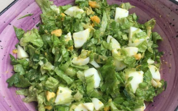 yumurtali-marul-salatasi-tarifi