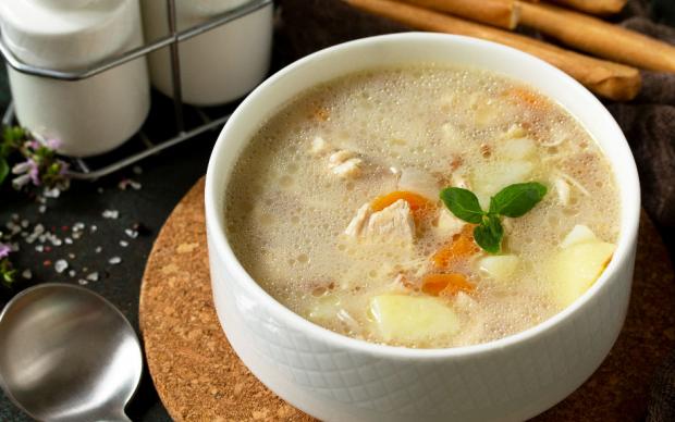 Sebzeli Kolay Tavuk Çorbası Tarifi