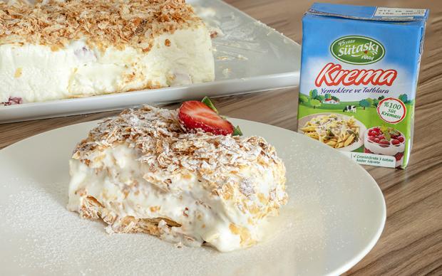 bby-kremali-cilekli-milfoy-yemekcom