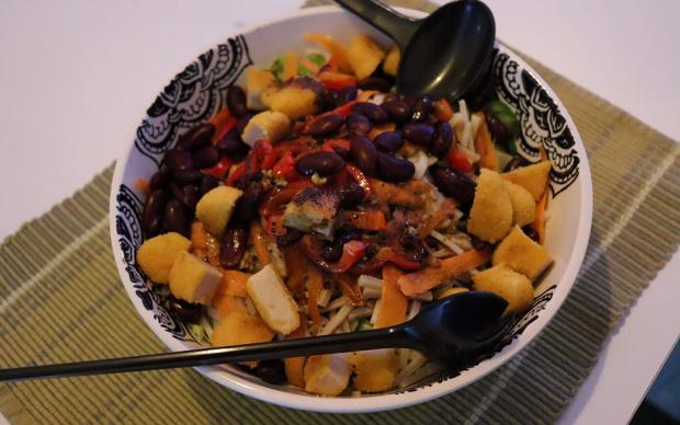 eristeli-kirmizi-fasulyeli-salata-tarifi
