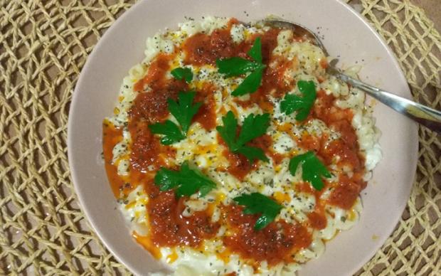 feslegenli-yogurtlu-makarna-tariif