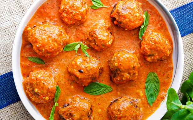 kozlenmis-kirmizi-biber-soslu-kofte-tarifi-son