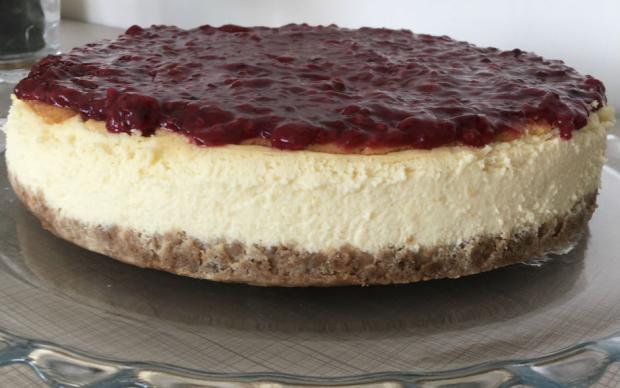 orman-meyveli-cheesecake-esra