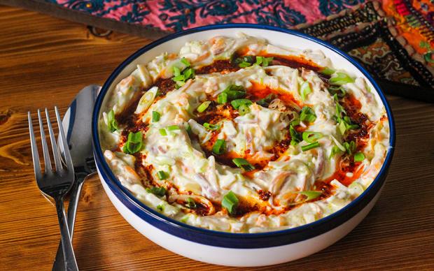 Yoğurtlu Erişte Salatası Tarifi