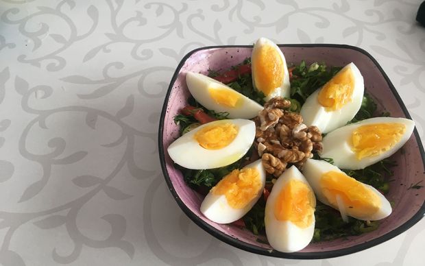 Yumurtalı Kahvaltı Salatası Tarifi