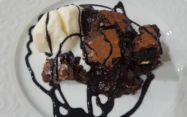 beyaz-cikolatali-brownie-ruyasi-tarifi