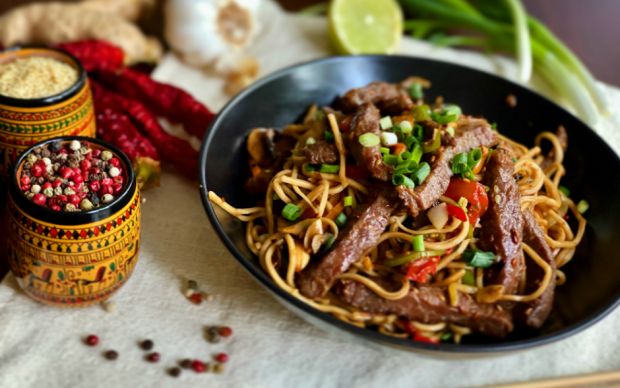 Etli Sebzeli Noodle Tarifi