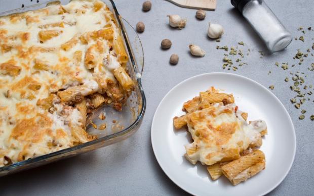 Fırında Kıymalı Beşamel Soslu Makarna
