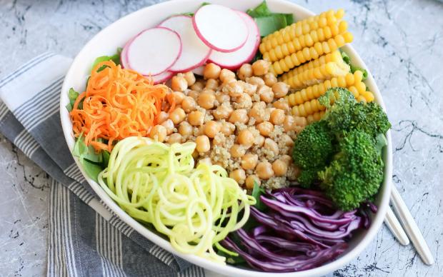 Nohutlu Kinoalı Salata Tarifi