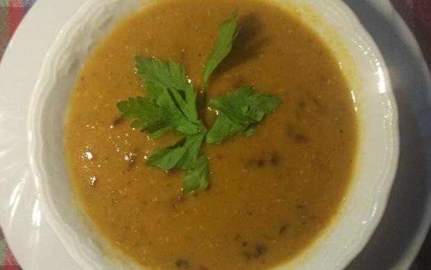 karamelize-soganli-mercimek-corbasi
