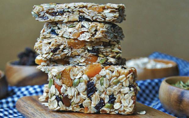 kuru-meyveli-yulaf-vegan-bar-tarifi