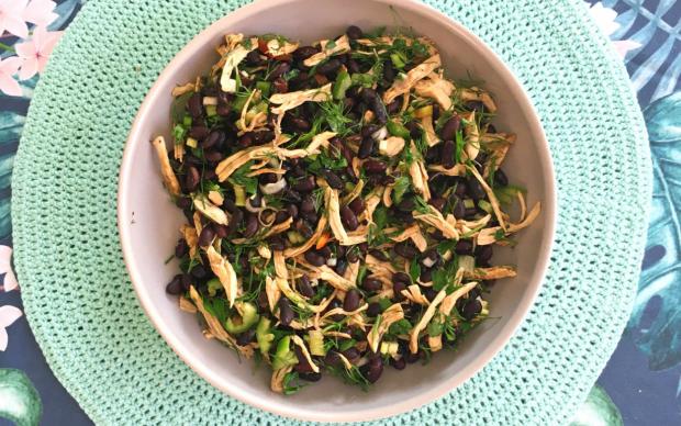 tavuklu-siyah-fasulye-salatasi