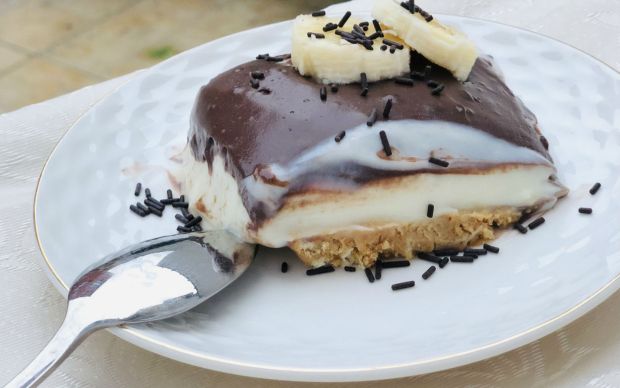 3-katli-muhallebili-muzlu-pasta-tarifi