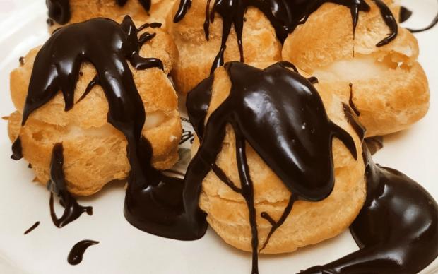 cikolata-soslu-profiterol-tarifi-2