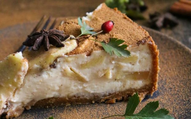 elmali-ve-tarcinli-cheesecake-tarifi