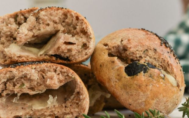taze-kekikli-zeytinli-pogaca-tarifi