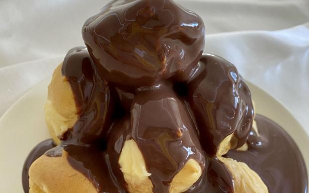 bitter-cikolata-soslu-profiterol-tarifi