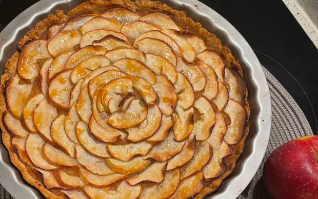 fransiz-usulu-elmali-tart-rengarenk