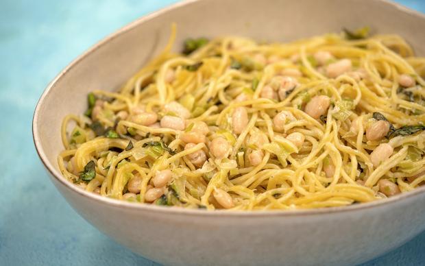 Pırasalı ve Fasulyeli Spaghetti Tarifi