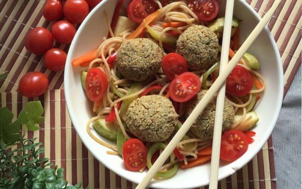 sebzeli-falafelli-spagetti