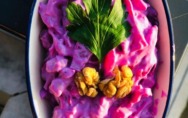 yogurtlu-mor-lahana-salatasi-hayriye