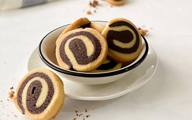 yumurtasiz-rulo-kurabiye-tarifi