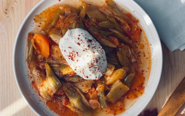 acili-pirasa-yemegi-tarifi
