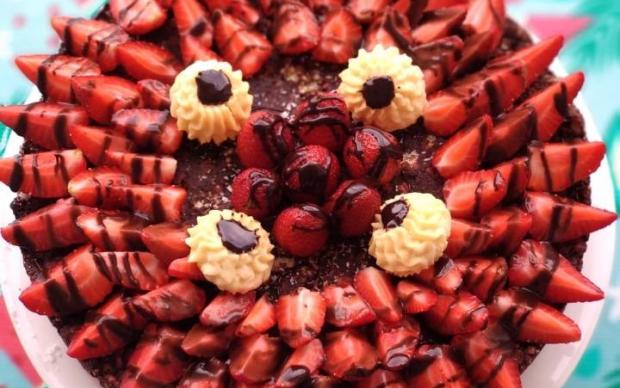 cilekli-mozaik-pasta-mutfaktaki