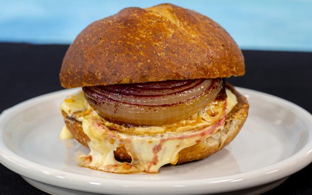 ferhatin-cheeseburgeri-yemekcom