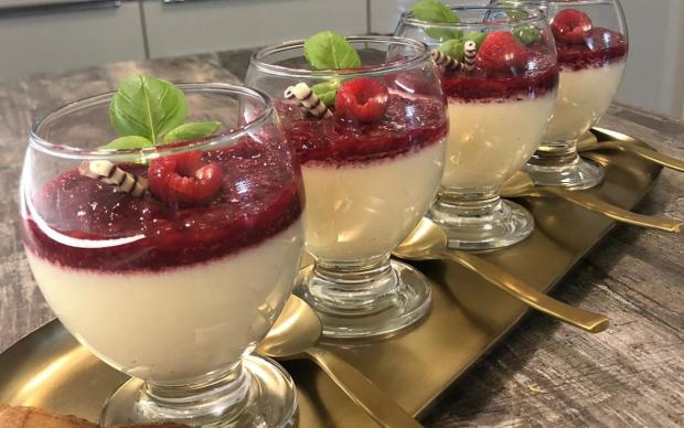 frambuazli-panna-cotta-cemile