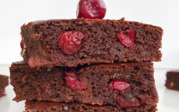 Şekersiz Vişneli Brownie Tarifi
