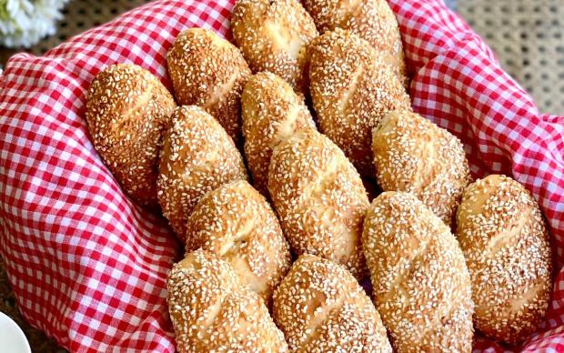 yumusacik-susamli-peynirli-pogaca-tarifi