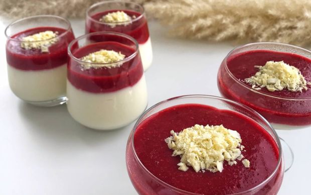 frambuaz-soslu-muhallebi-rukiye