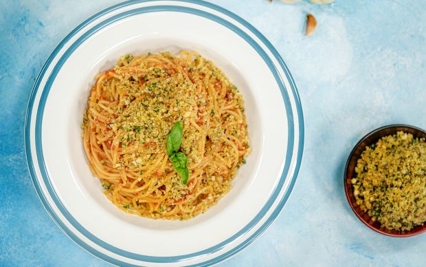 Köz Biberli ve Kuru Domatesli Spagetti Tarifi