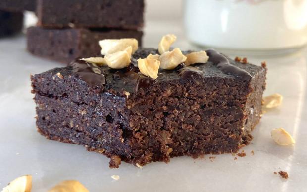 rafine-sekesiz-brownie-tarifi