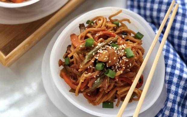 sebzeli-noodle-tarifi