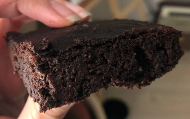 glutensiz-kakaolu-muzlu-kek-tarifi