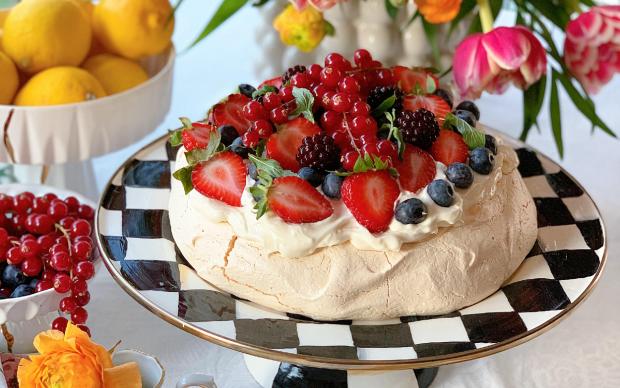 orman-meyveli-pavlova-melo