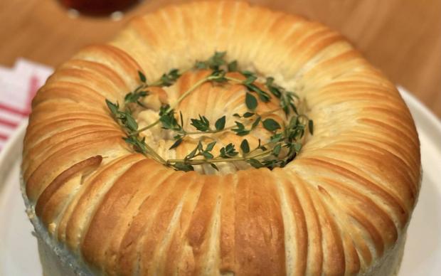 zeytinli-ve-kasarli-rulo-ekmek-tarifi