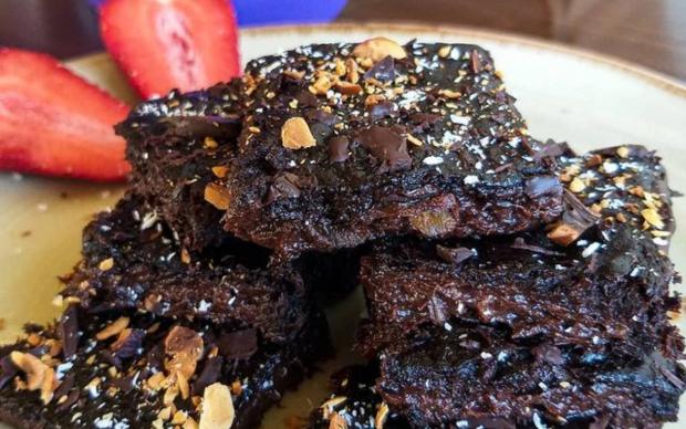4-malzemeli-vegan-brownie-tarifi