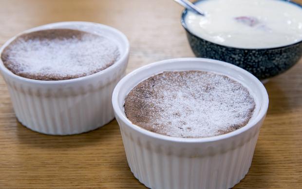 bademli-cikolatali-sufle-ferhat-cat-kapi-tam-kapanma-yemekcom