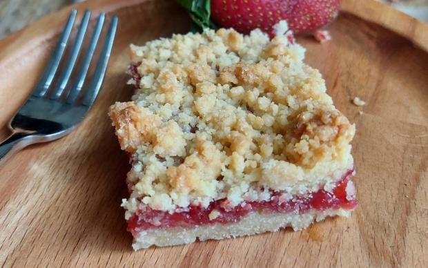 cilekli-crumble-dilimleri-tarifi
