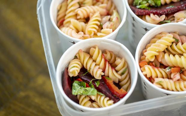 Pancar ve Enginarlı Makarna Salatası Tarifi