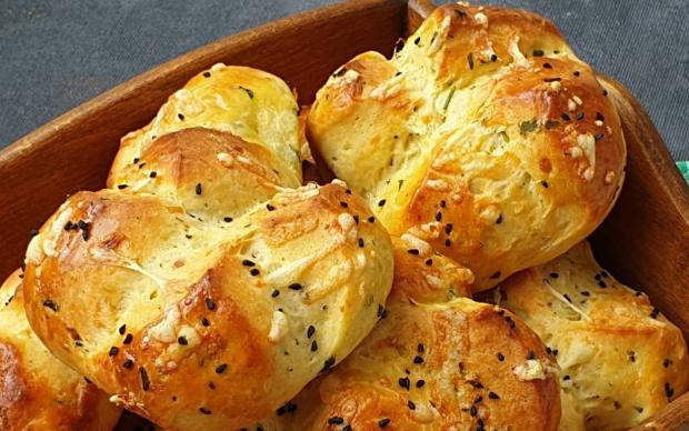 sarimsakli-ekmek-pogaca-tarifi