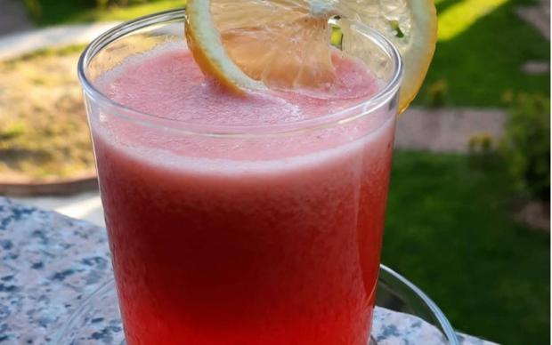 ev-yapimi-cilekli-limonata-taze