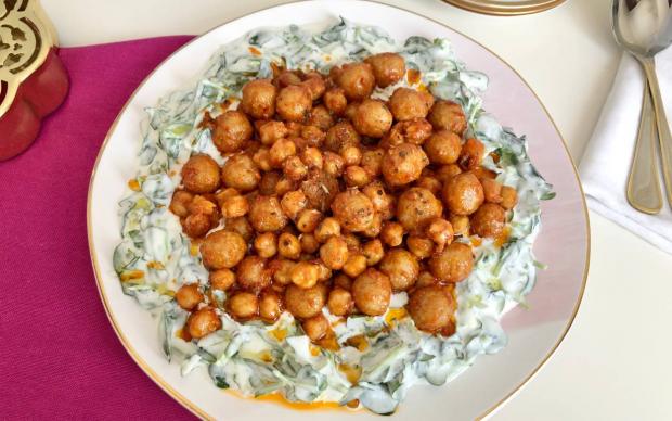 nohutlu-bulgur-kofteli-semizotu-salatasi-tarifi